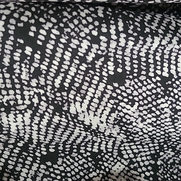 Roz & Ali print blouse. - Picture 5 of 6